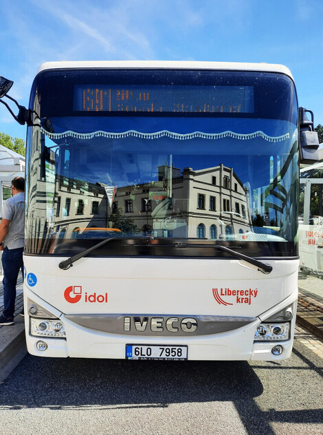 Bus vor Abfahrtsterminal